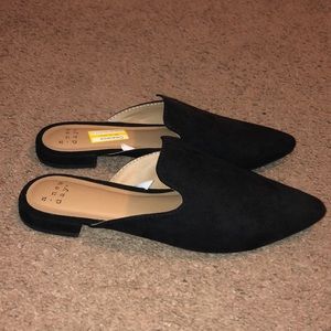 Woman’s Black Velma Slip On Pointy Toe Mule
